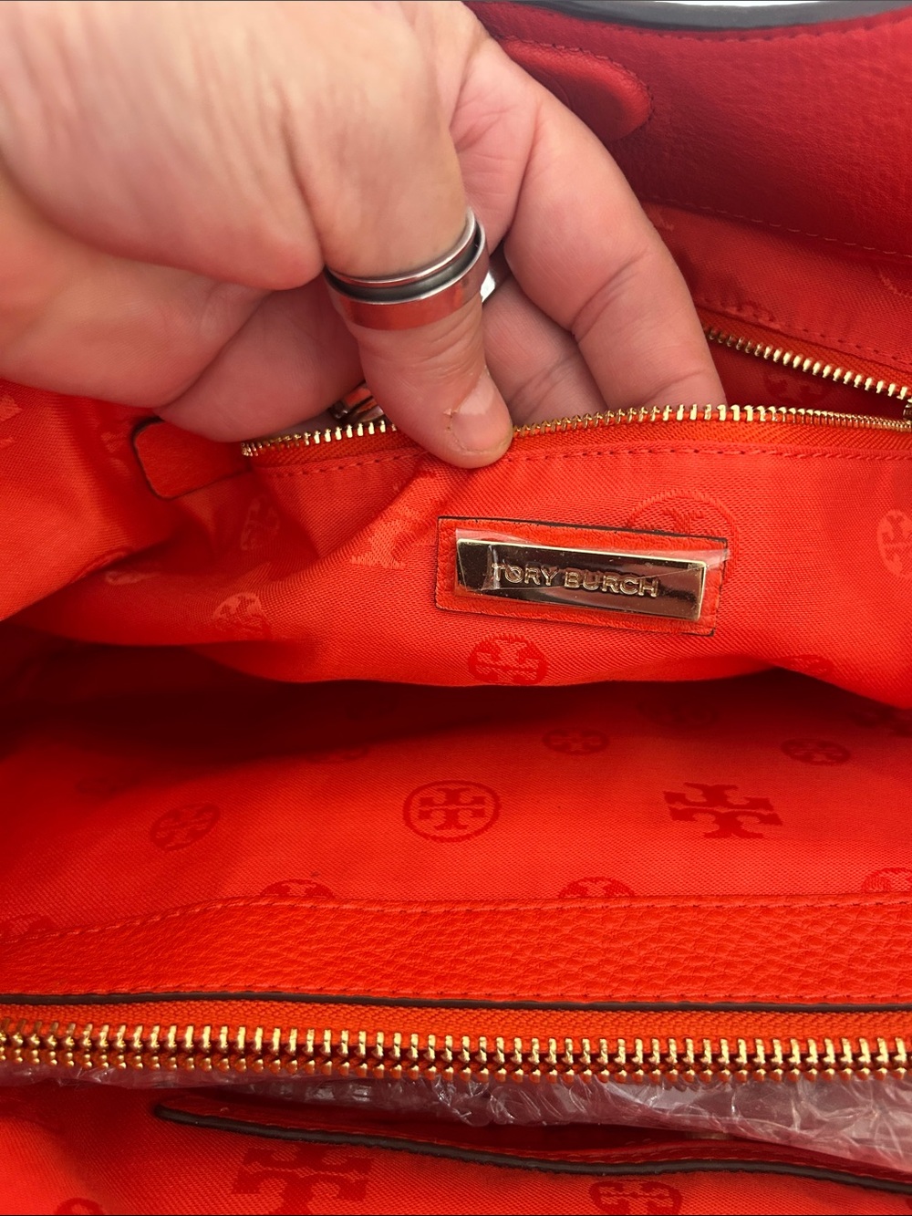 Tory Burch Bombe T East/West
Tote, red/orange (coral) - Picture 7 of 17